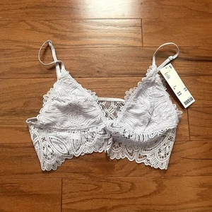 Urban Outfitters Lavender Purple Lace Spaghetti Strap Bralette Size Medium NWT - Picture 1 of 3