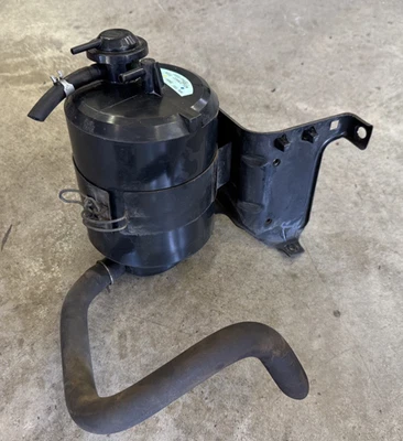 1993-1995 Nissan Pathfinder Fuel Vapor Charcoal Canister + Bracket 14950-F5400 - Image 1 of 3