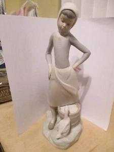Vintage Lladro #4682 Girl with Milk Pail and Duck RETIRED Bisk Finish - Picture 1 of 3