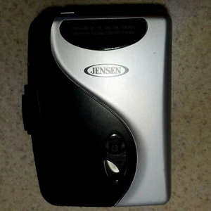 Mini reproductor de casete estéreo compacto portátil Jensen con radio AM/FM Walkman SCR-68 - Imagen 1 de 9