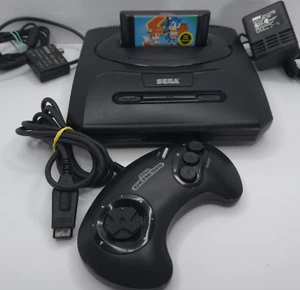 Pacchetto console SEGA Genesis MK-1631 con controller e cavi OEM più gioco - Foto 1 di 12