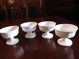 4er Set Milchglas Dessert/Sorbetschalen. Einwandfrei. 3" x 4" - Bild 1 von 4