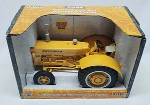 Case / IH / International 660 Diesel Industrial Tractor By Ertl 1/16 Scale - Picture 1 of 10