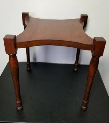 Mesa auxiliar antigua Schirmer Cincinnati secretarias mesas acento soporte para plantas Foto 1 de 4