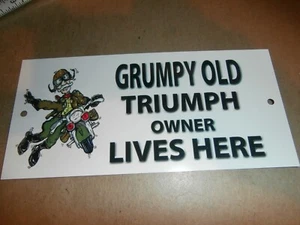 Kleines Blechschild Motorrad mürrisch alter Triumph Besitzer wohnt hier - Bild 1 von 3