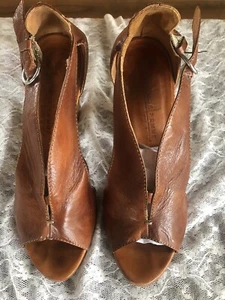 Latitude Femme Vintage Brown Leather Wooden Round Heel Open Toe US 8 UK 38.5 VGC - Picture 1 of 12