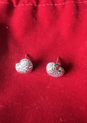 Elegantes Pendientes de Oro Blanco 14K en Forma de Corazón 2g Oro Sólido Raramente Usados Románticos  Foto 1 de 4