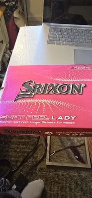Pelotas de golf Srixon rosa pasión sensación suave para damas - 1 docena Foto 1 de 2