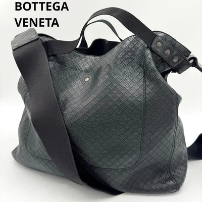 Auténtico bolso de hombro Bottega Veneta para hombre de cuero Intrecciato bidireccional negro Foto 1 de 4