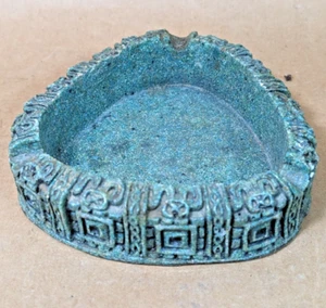 Cenicero de resina de piedra de malaquita verde azteca maya vintage década de 1970 - Imagen 1 de 9