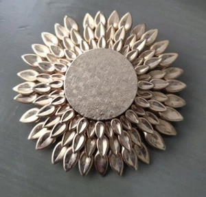 Modern Vintage 60s ? Gold Tone 3D Large Sun Flower Sun Burst Brooch Pin - Picture 1 of 3