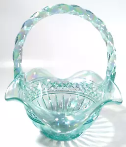 Hermosa cesta de vidrio Fenton de colección verde azulado e iridiscente púrpura borde estriado prensado - Imagen 1 de 17