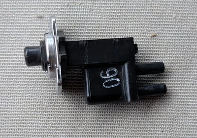 Oldsmobile Toronado 98 88 Delta Cutlass 1966 1967 1968 1969 botón de liberación del maletero Foto 1 de 4