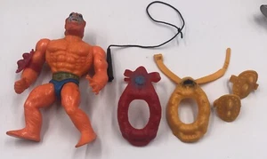 Vintage 1982 Mattel MOTU He-Man BEASTMAN Red &Yellow Armor Whip - Picture 1 of 8