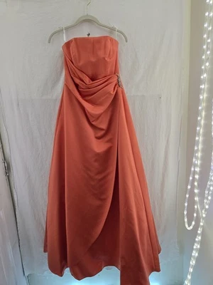 Vestido/vestido de tul sin tirantes naranja/melocotón satinado naranja/vestido de novia David. Damas Talla 6 Foto 1 de 4