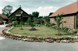 RPPC England • Residential Neighborhood Traditional English Country Gardens - Bild 1 von 2