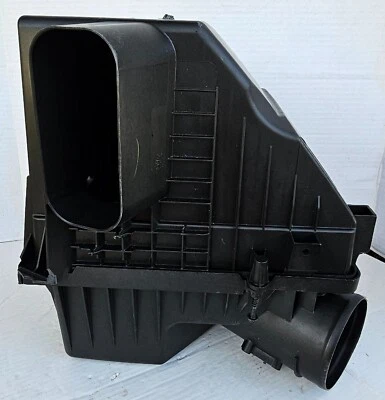 Filtro de aire Chevrolet Silverado Tahoe GMC Sierra Yukon 2019-2023 OEM 84412394 Foto 1 de 4