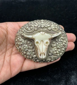 Rare VINTAGE Handmade Tibetan Silver Handmade Belt Buckle With Depicting Art - Picture 1 of 7