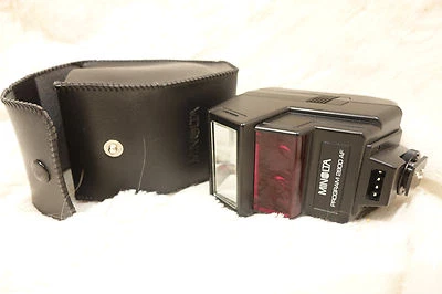 MINOLTA DYNAX PROGRAM 2800i FLASH for MINOLTA DYNAX FILM SLRs, GN32m CASED  - Image 1 of 3