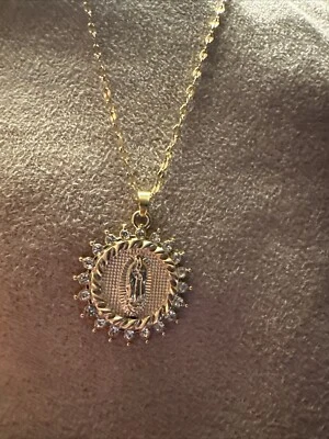 Colar pingente de cobre com zircônia cúbica incrustado círculo mãe abençoada - Imagem 1 de 4