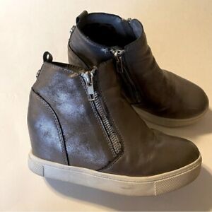 Steve Madden Wedgie Side Zipper Soft Suede leather Sneaker Gray girls boots -2M