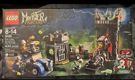 LEGO Monster Fighters 9466 The Crazy Scientist & His Monster 430pcs Light Brick