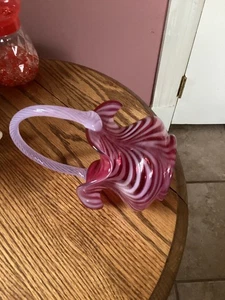 Fenton 8" T Cranberry Spiraloptik Korb - Bild 1 von 5