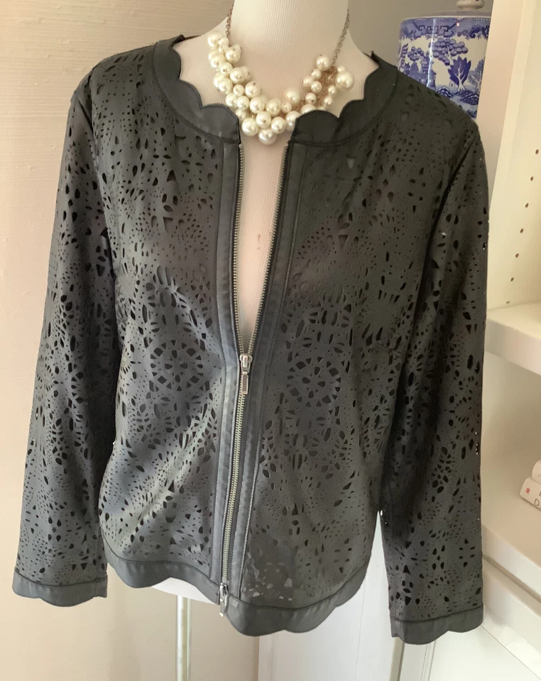 Chaqueta Berek, Talla XL, Negra, Cuero, Diseño Perferado, Cremallera Foto 1 de 4