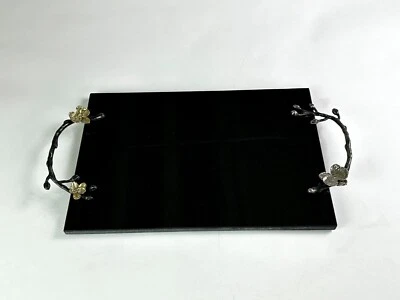 Bandeja de mármol orquídea negra Michael Aram con asas florales doradas y plateadas Foto 1 de 4