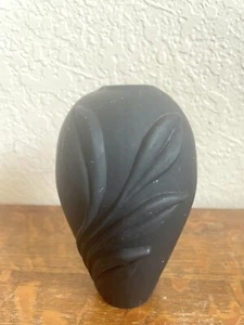 LATE 20TH CENTURY TWO’S COMPANY ART DECO HANDBLOWN BLACK SATIN GLASS VASE - Picture 1 of 10