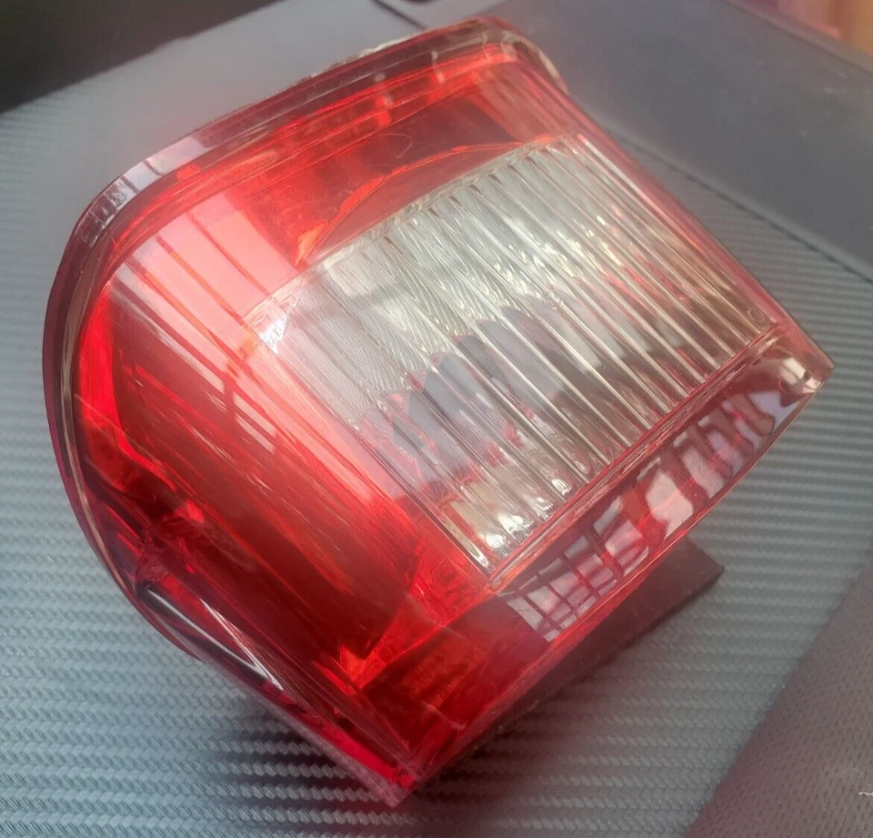 Harley Davidson OEM Red Tail Light SAE 3157K ECE P27 7W(K) !EXCELLENT CONDITION! - Image 1 of 4