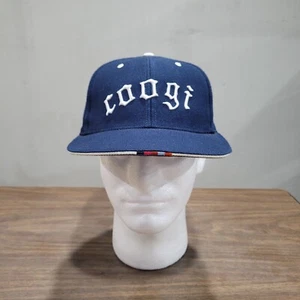 Vintage Coogi Mütze Herren 7 1/4 blau tailliert Spruch Logo bestickt Streetwear - Bild 1 von 11