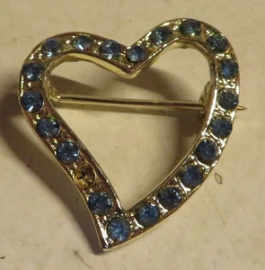 Vintage blau goldfarbene Herz Brosche Strass Krappe Nachlass Anstecknadel FEHLT EINE 1" T - Bild 1 von 10