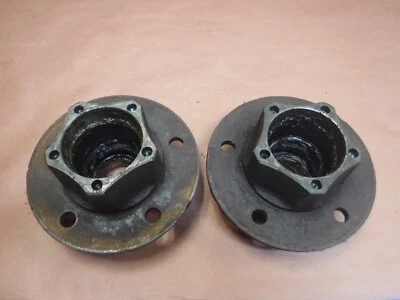 Jeep Cj5 Cj7 Cj8 81-86 5 Bolt Dana 30 Hub Bearing Housings Factory OEM Free Ship - Image 1 of 2