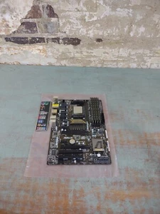 ASRock 970 Extreme3, AM3+USB 3 , AMD FX, 16GB CRUCIAL RAM, BACK I/O PLATE !!!!!! - Picture 1 of 13