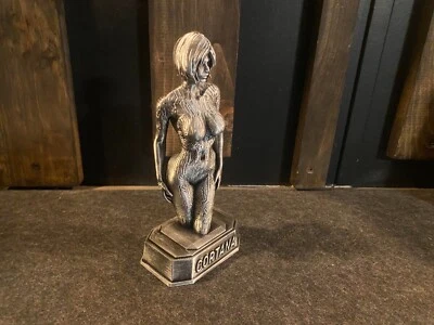 Estatua de plata HALO Cortana de 7 pulgadas de alto Foto 1 de 4