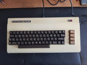 RARE VINTAGE COMMODORE VIC 20 ORIGINAL COMPUTER SYSTEM (MINT) - Picture 1 of 18