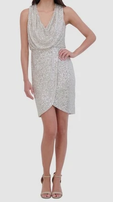 Vestido para mujer Eliza J plateado cuello capucha sin mangas imitación envoltura lentejuelas talla 2 Foto 1 de 3