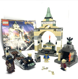 LEGO Harry Potter Gringotts Bank 4714 4 Minifigs Missing Blk Owl No Orig Box