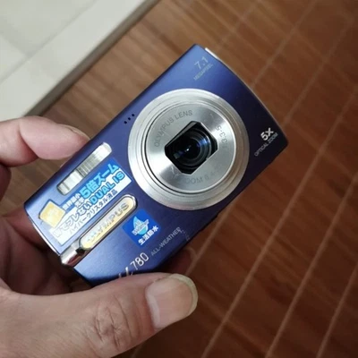 Olympus u780 Digital Camera 7.1 MP 5x Optical Zoom with Accessories CCD Sensor - Image 1 of 4