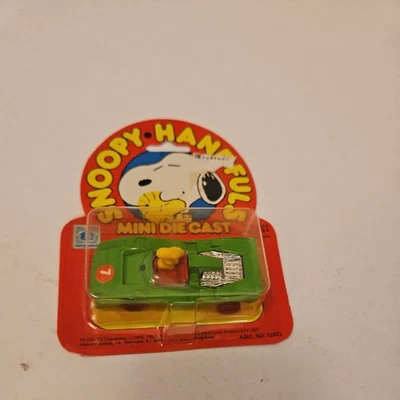 Aviva Hasbro Peanuts Snoopy Puñados Woodstock Coche de Carreras, Verde, 1:64, Nuevo en Caja, Lote A Foto 1 de 4