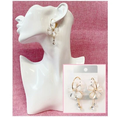 Orecchini Cerchio con Fiori Bianco Pendente con Cristalli da Donna Base Oro - Immagine 1 di 2