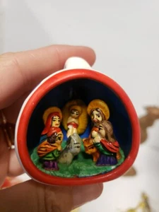 VTG Terra Cotta TINY TEA CUP Pottery Nativity Scene Christmas Mary Hand Painted - Imagen 1 de 9