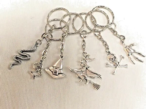 6 HALLOWEEN KEYRINGS TRICK OR TREAT SPOOKY PARTY PRIZE FAVORS PARTY BAG GIFT . - Picture 1 of 1