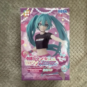 Hatsune Miku x Love and Berry Figure Berry ver. Desktop Decorate Figure SEGA UK - Picture 1 of 4