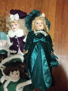 Vintage Porzellan Puppen 5 Stück - Sammlerpuppen mit Outfits & Zubehör - Bild 1 von 9