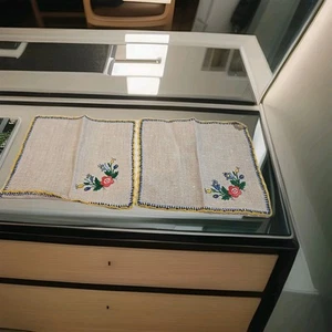 Vintage Hand Embroidered Cloth Napkins Beige Linen Stitched Edge Design Set Of 2 - Picture 1 of 9