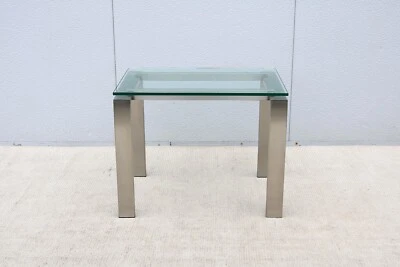 Mesa auxiliar rectangular de acero inoxidable cepillado y vidrio transparente hecha a medida de los años 80 Foto 1 de 4