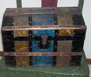 Small Antique Dome Trunk With Lift Out Tray - Picture 1 of 6