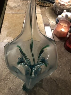 Jarrón de cristal, diseño único, 14" de alto, elegante soporte para flores. Foto 1 de 4